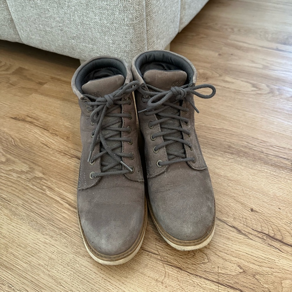 Women’s Timberlands Gray Boots size 7